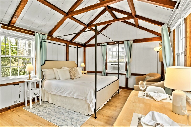 Deluxe King Suite room view
