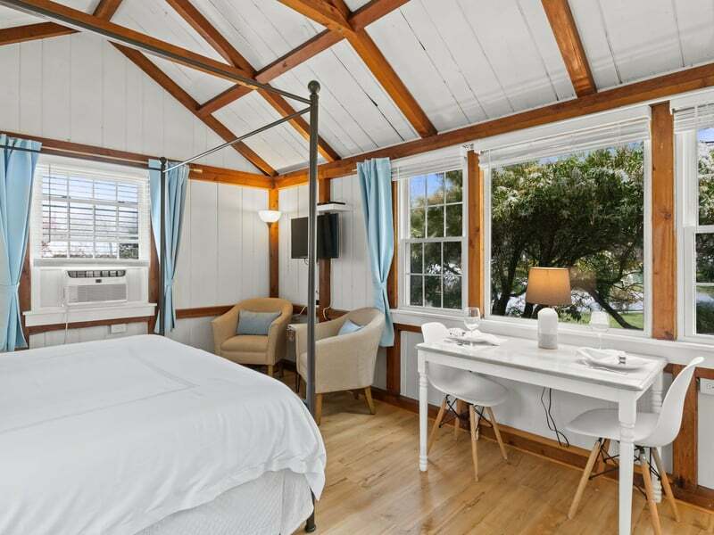 Deluxe King Suite interior